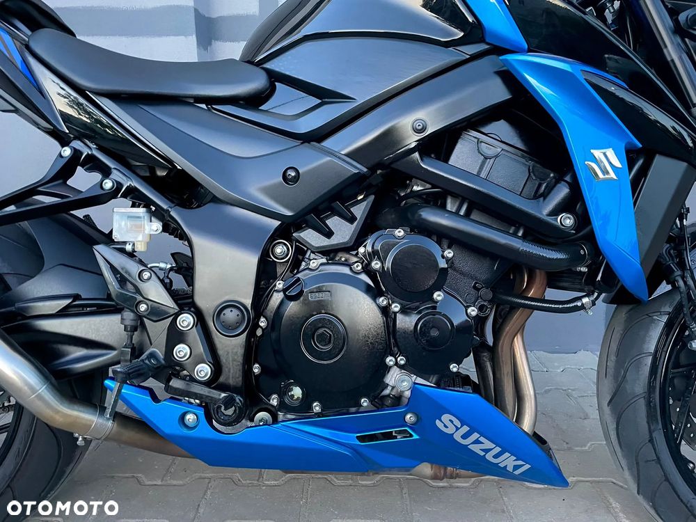 Suzuki GSX - 11