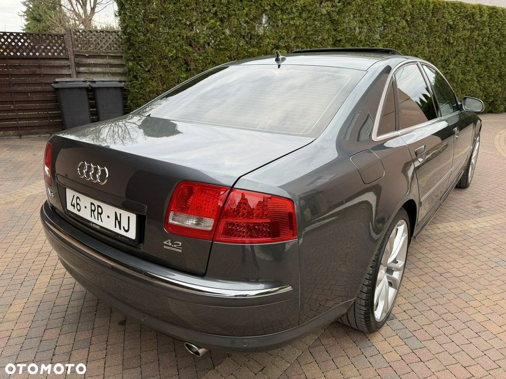 Audi A8 - 4