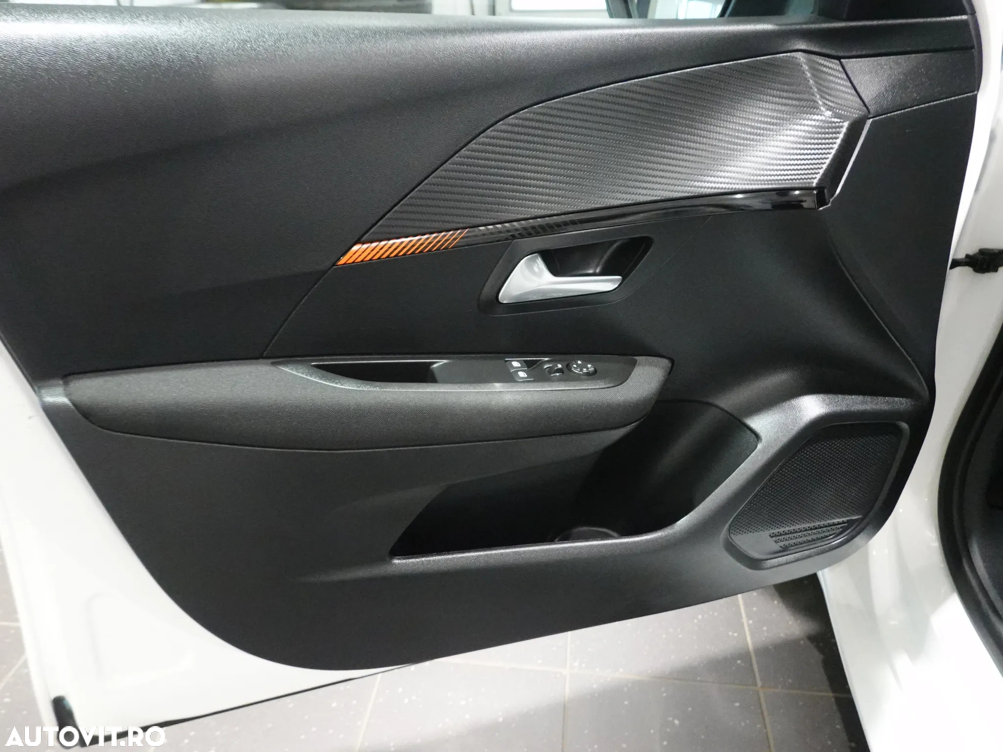 Peugeot 208 - 12