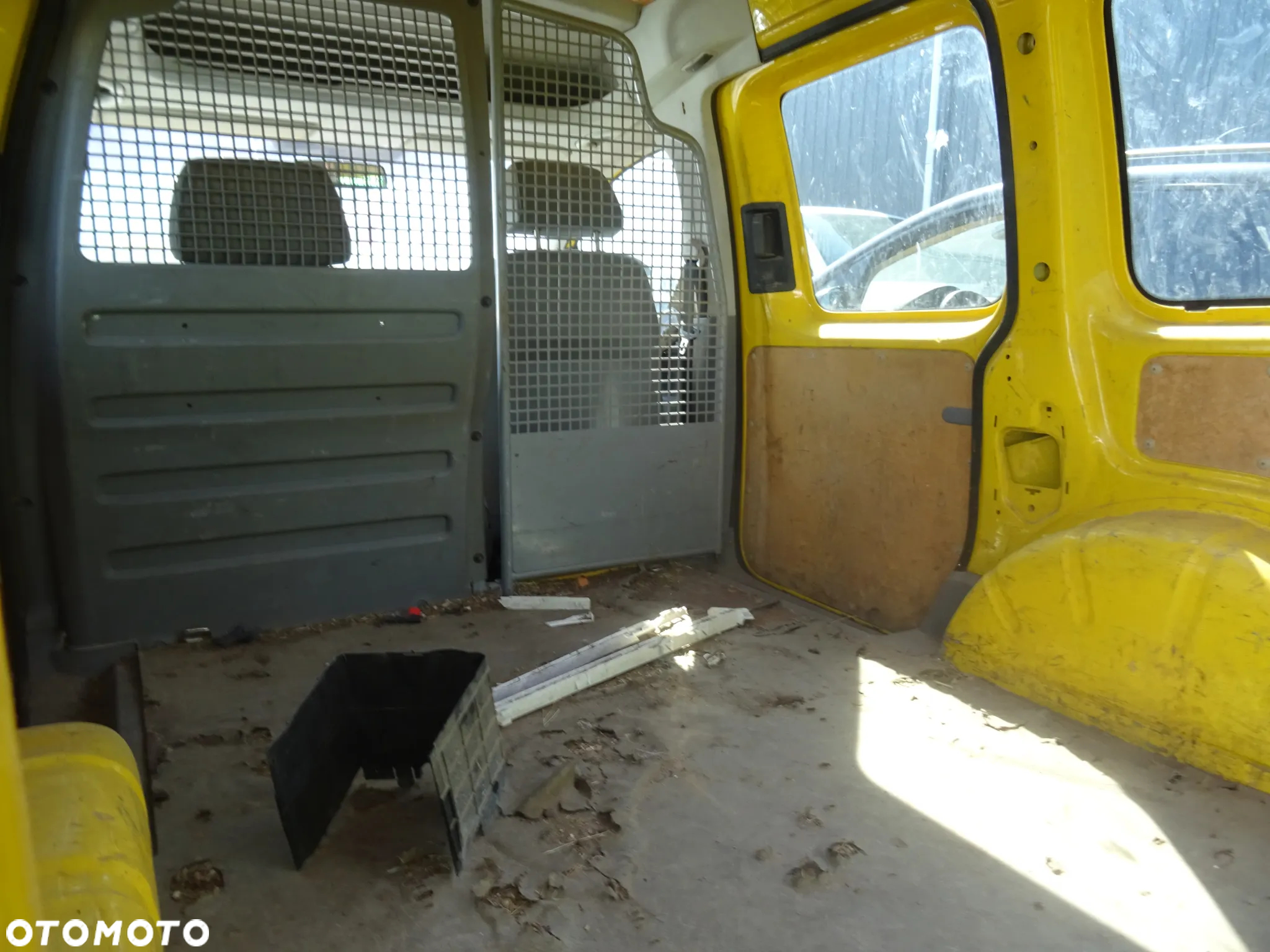 Volkswagen Caddy 2005 na części klapa drzwi - 8