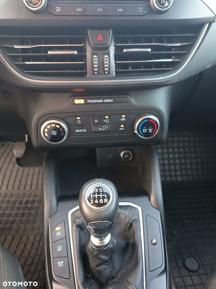 Ford Focus 1.0 EcoBoost Trend Edition - 19