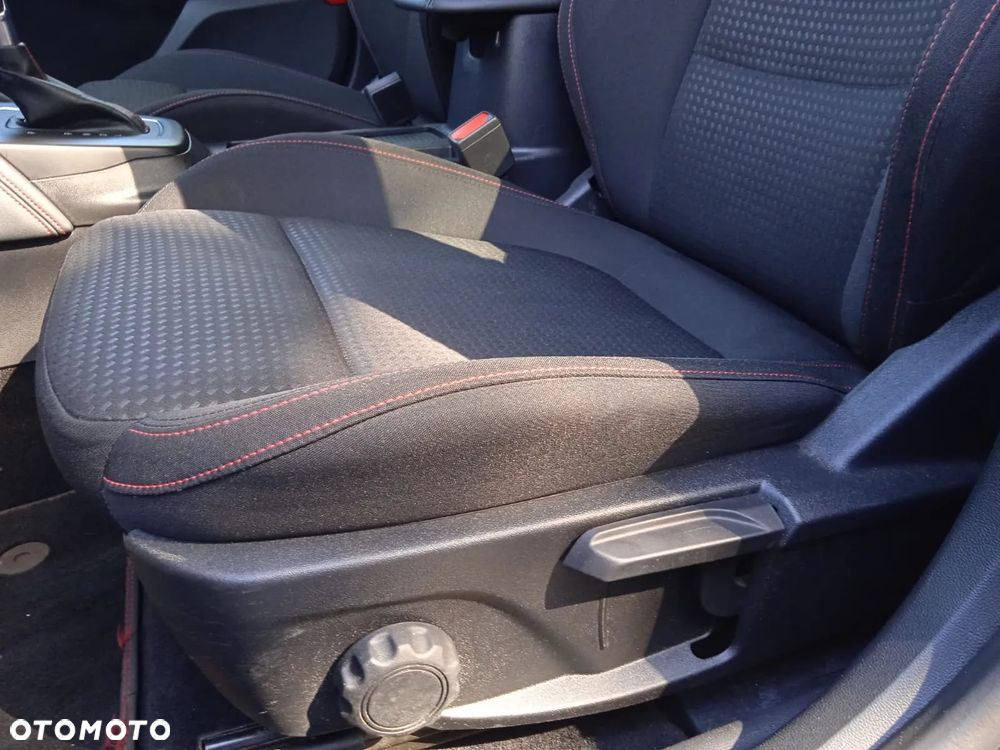 Ford Focus 1.0 EcoBoost mHEV ST-Line X - 36
