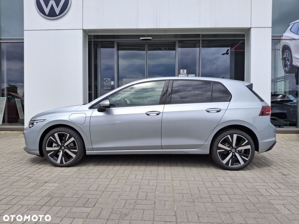 Volkswagen Golf - 6