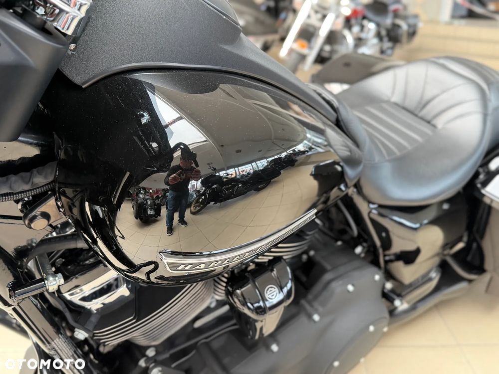 Harley-Davidson Touring Street Glide - 16