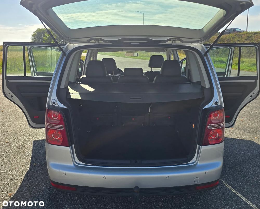 Volkswagen Touran 1.9 TDI DSG United - 27