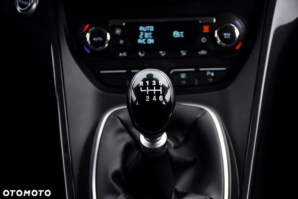 Ford Kuga 2.0 TDCi 4x4 Titanium - 23