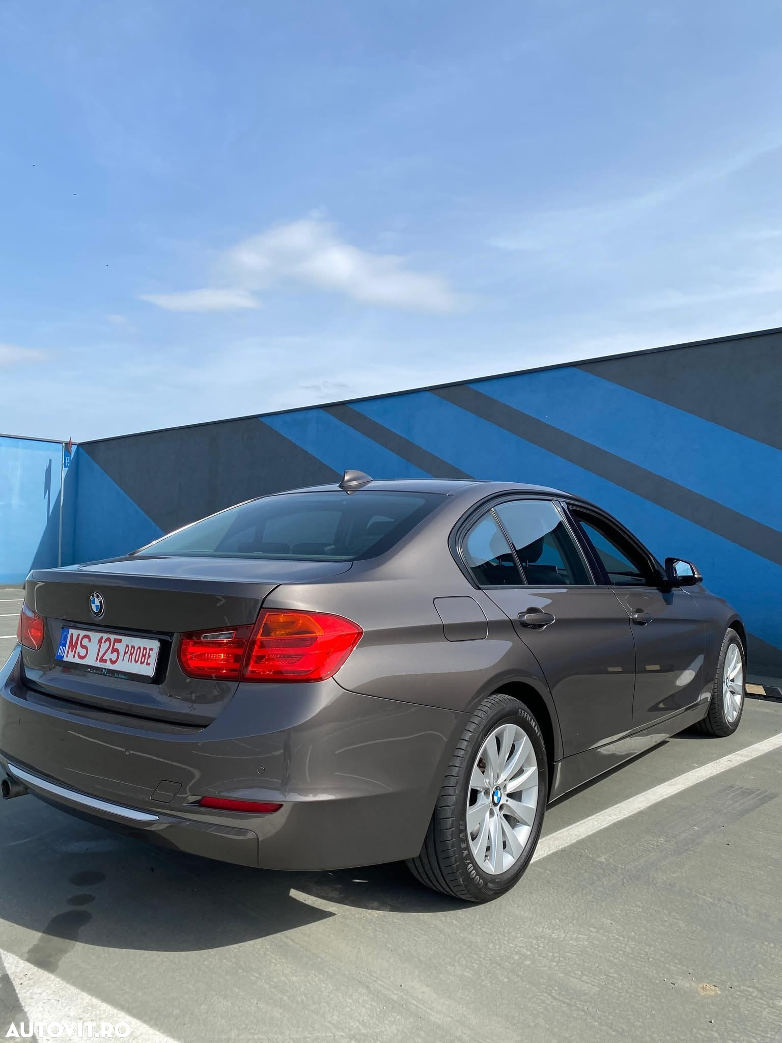 BMW Seria 3 318d - 14