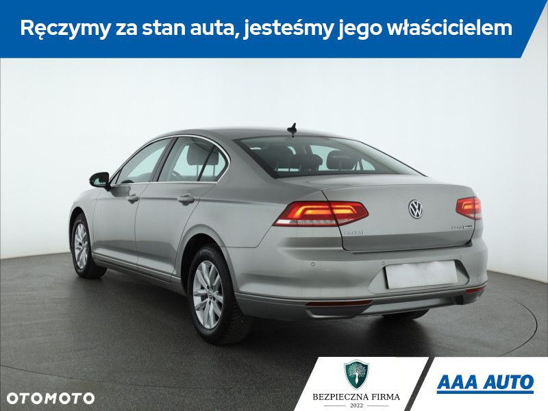 Volkswagen Passat - 5