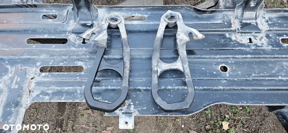 RAM 1500 V 5 2019- 4X4 5.7 HEMI QUAD CAB 1,5 Big Horn Rama samonośna Podwozie Poduszka ramy Osłona zbiornika Obudowa 52029964ac Przewód hamulcowy pompy ABS Instalacja ramy Wiązka kable Ucho Hak przedni Mocowanie 68323651AA 68323650AA - 22