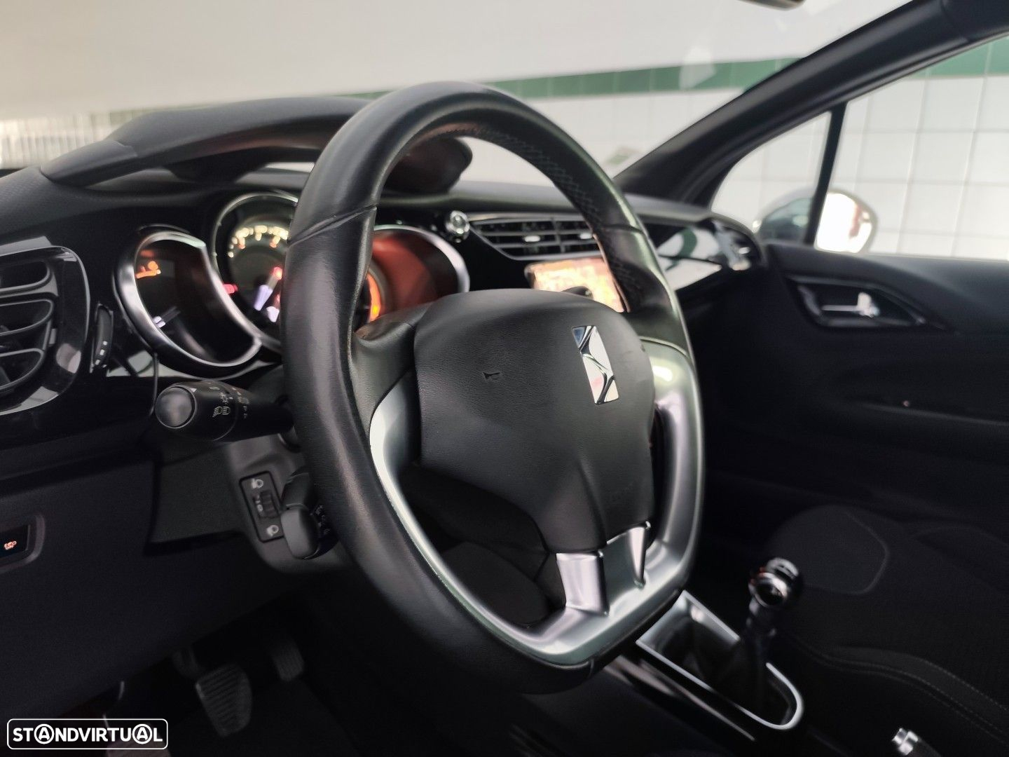 Citroën DS3 1.6 e-HDi So Chic - 19