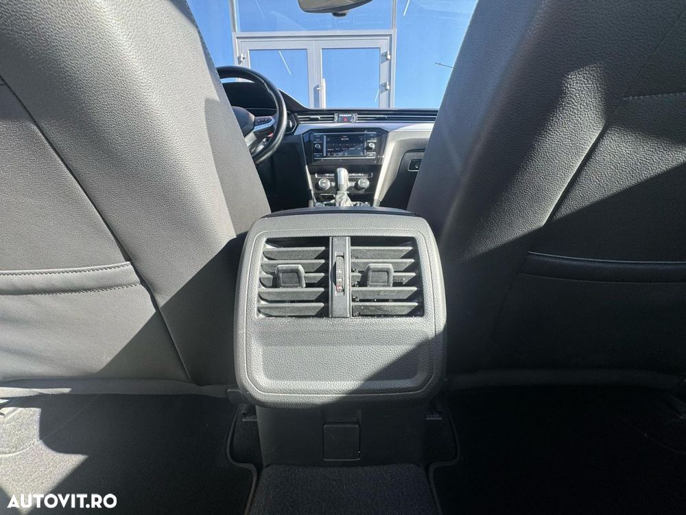Volkswagen Passat 2.0 TDI DSG Highline - 18