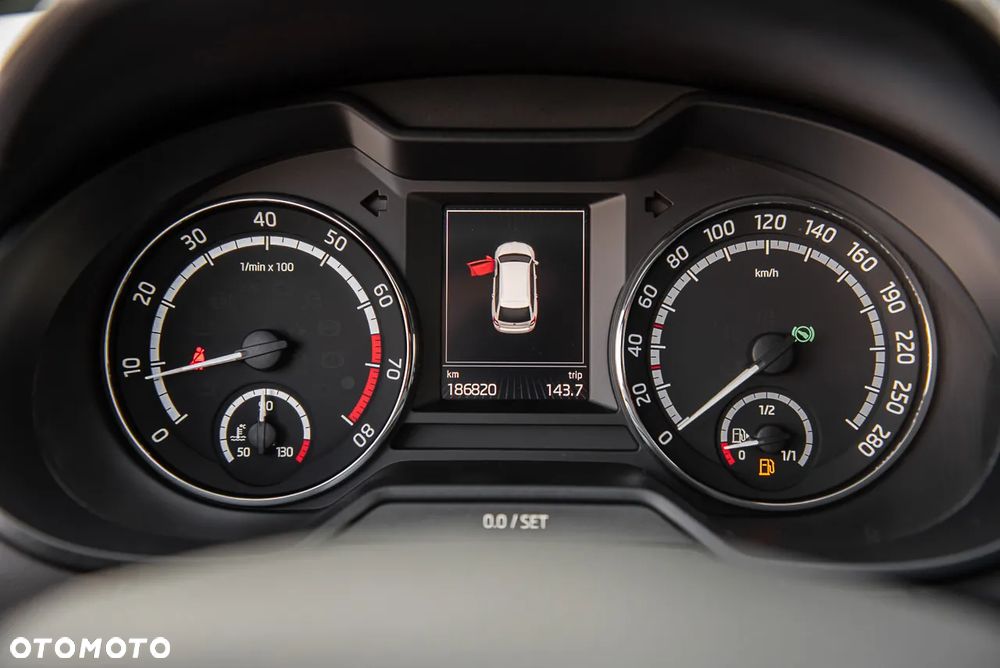 Skoda Octavia Combi 2.0 TSI DSG RS - 20