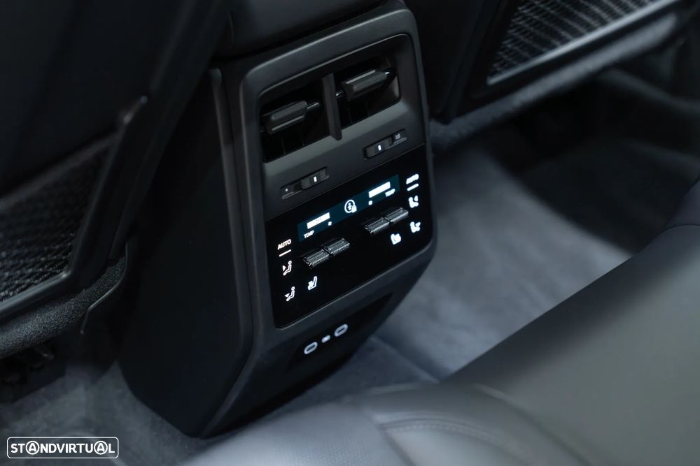 Porsche Macan Electric 4 - 57