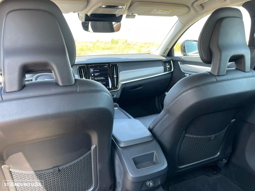 Volvo V90 2.0 D4 Momentum Geartronic - 5