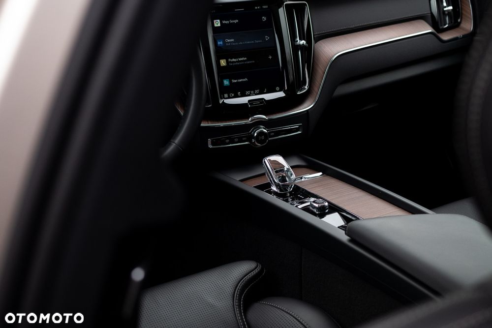 Volvo XC 60 B5 B AWD Plus Dark - 16