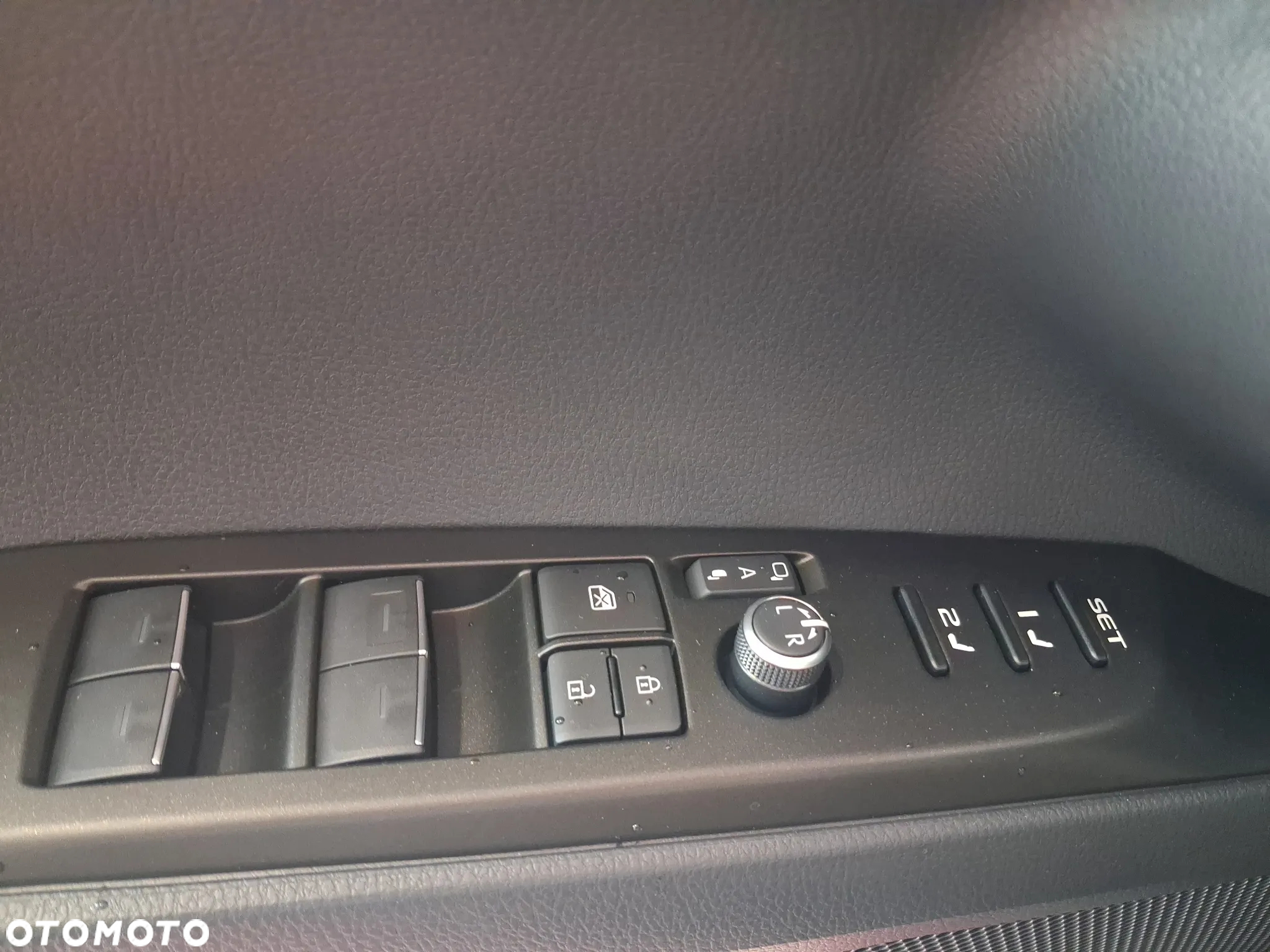 Toyota Camry 2.5 Hybrid Dynamic Force Executive e-CVT - 14