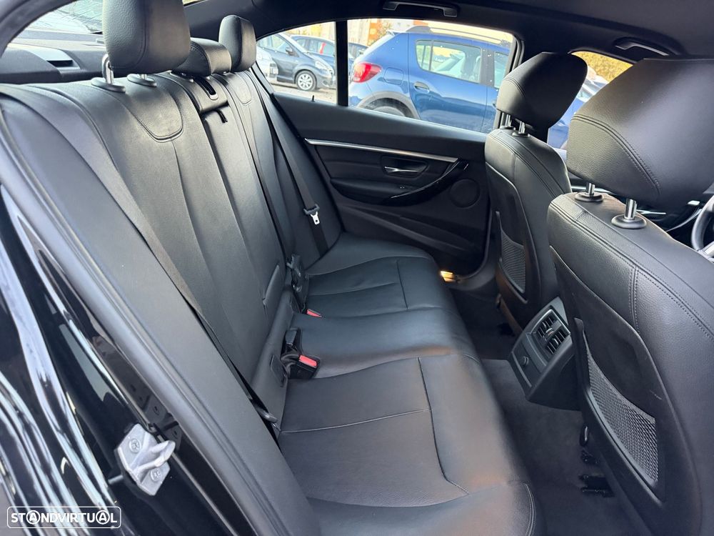 BMW 330 e iPerformance Pack M - 14