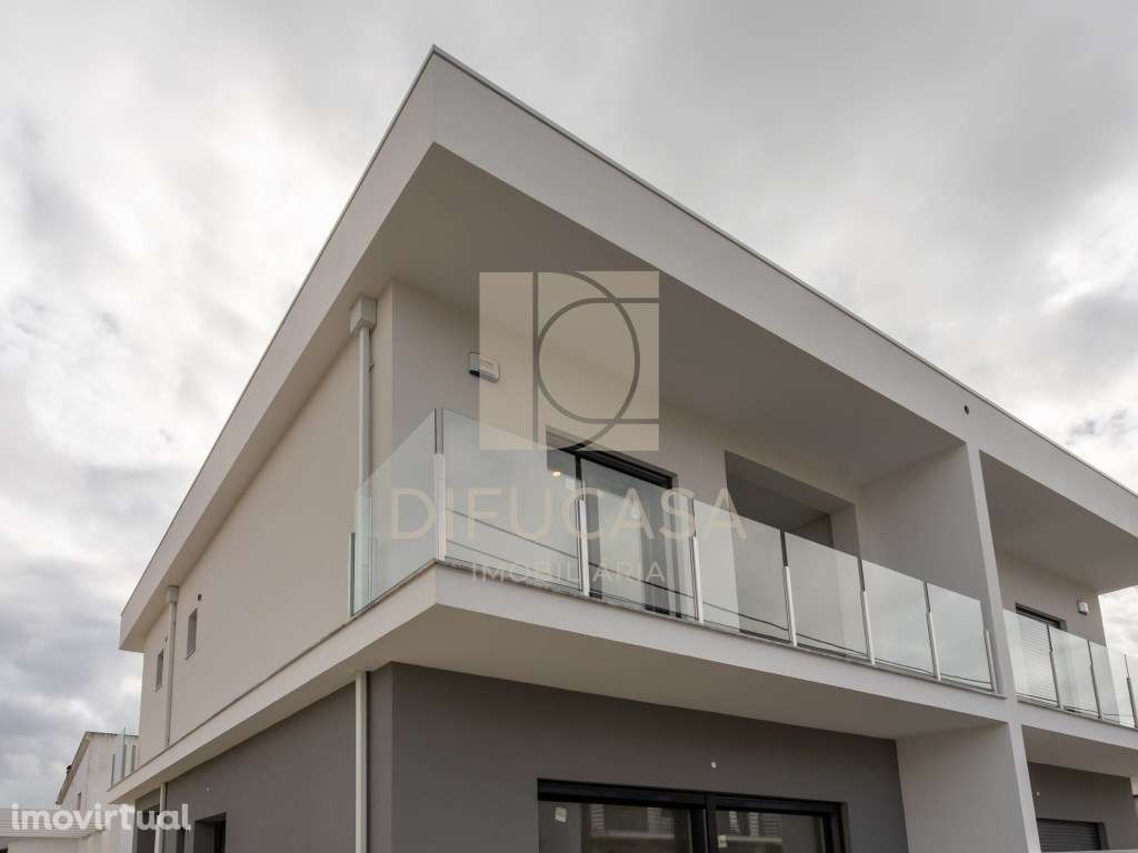 Moradia Com Garagem e Piscina Pronta a Habitar - Grande imagem: 5/35