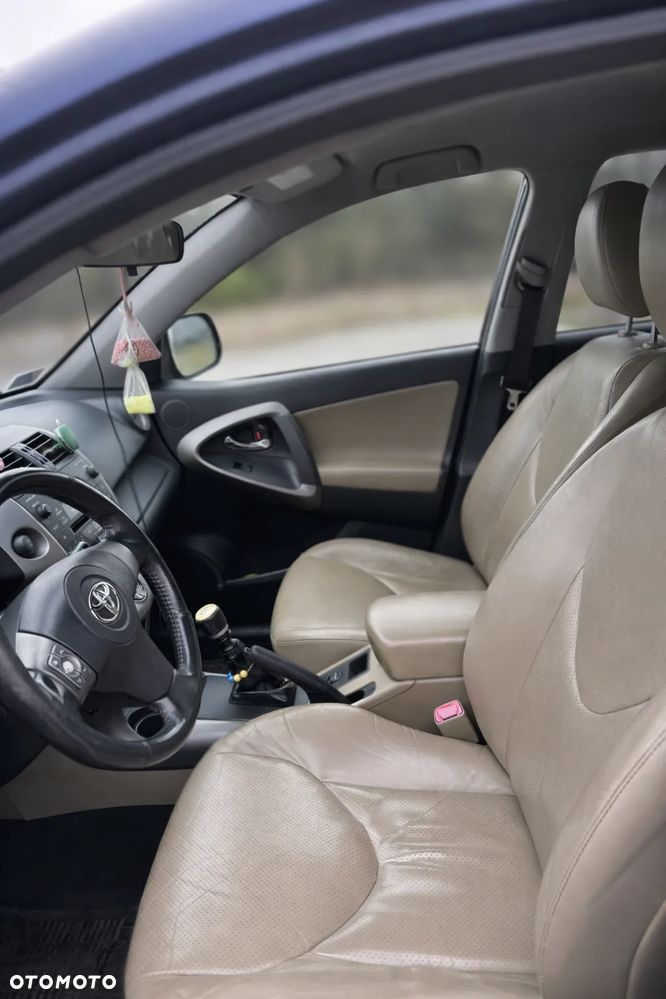 Toyota RAV4 2.2 D-4D Sol - 6