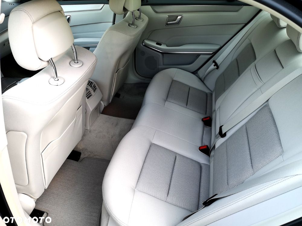 Mercedes-Benz Klasa E 200 7G-TRONIC Edition - 26