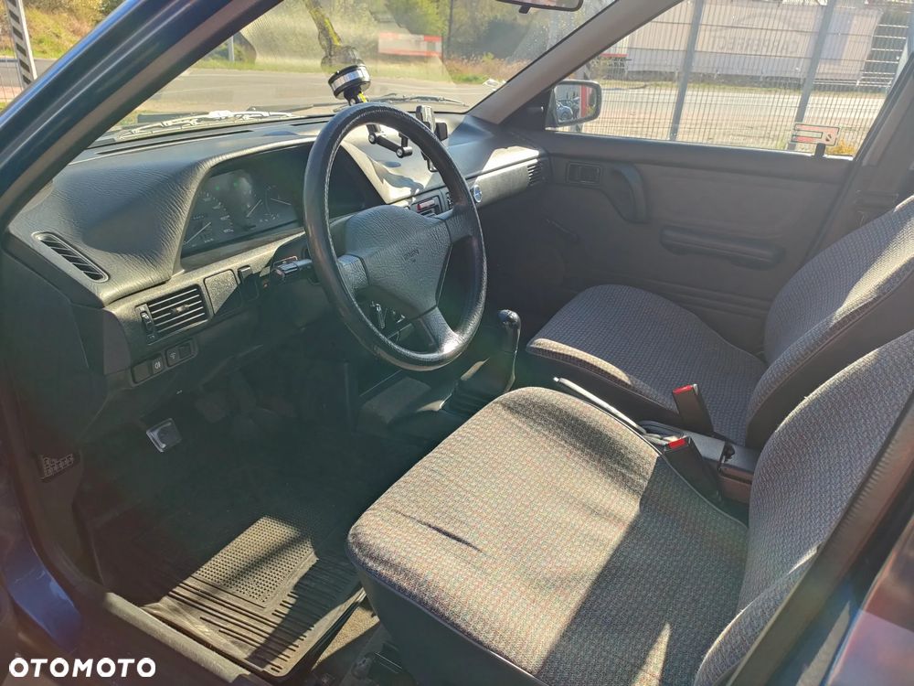 Mazda 323 - 21