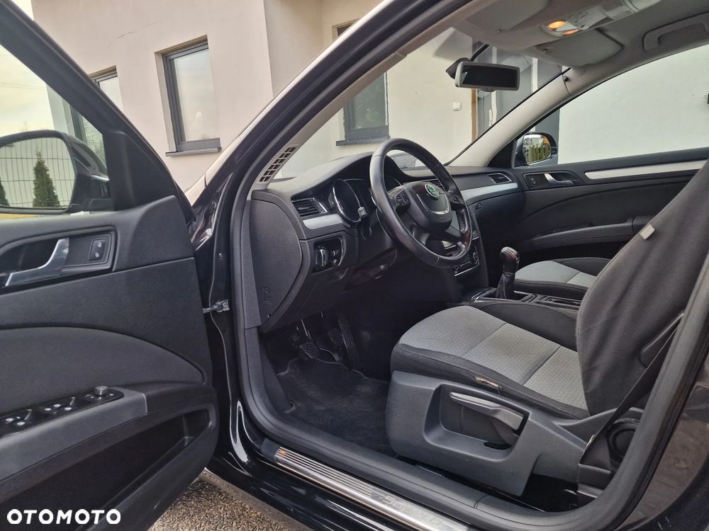 Skoda Superb 2.0 TDI Active - 30