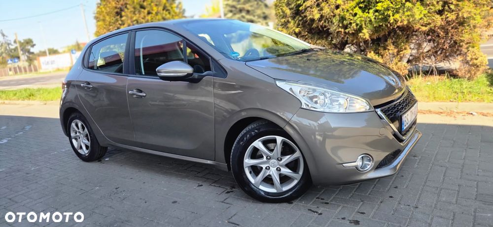 Peugeot 208 - 17