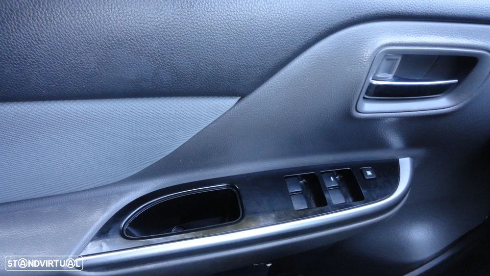 Mitsubishi L200 2.4 DI-D CD Invite 4WD - 15