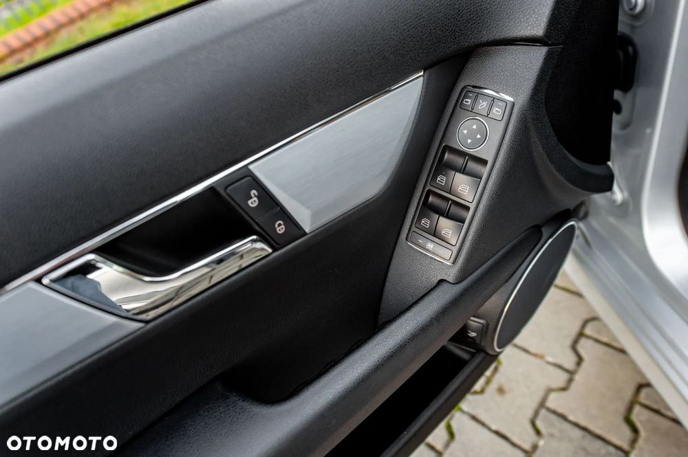 Mercedes-Benz Klasa C 200 7G-TRONIC Avantgarde Edition - 28