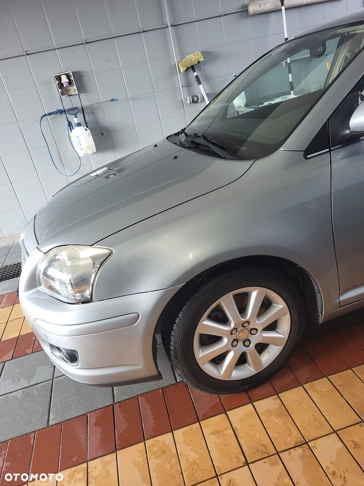 Toyota Avensis 2.0 D-4D Luna - 2