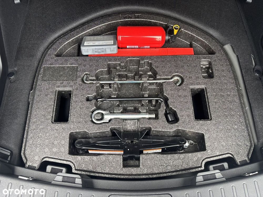 Toyota Corolla 2.0 Hybrid Style - 17