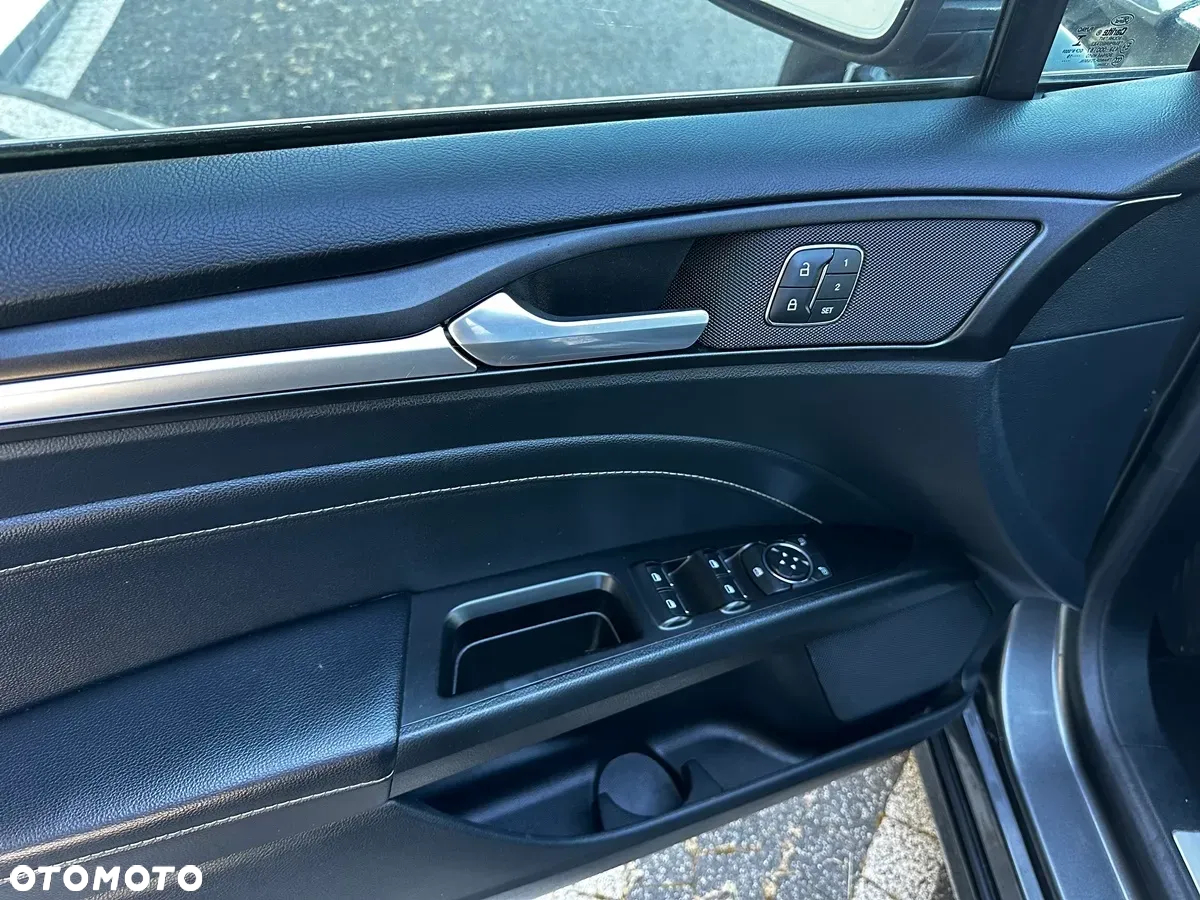 Ford Fusion 2.0 EcoBoost Titanium - 22