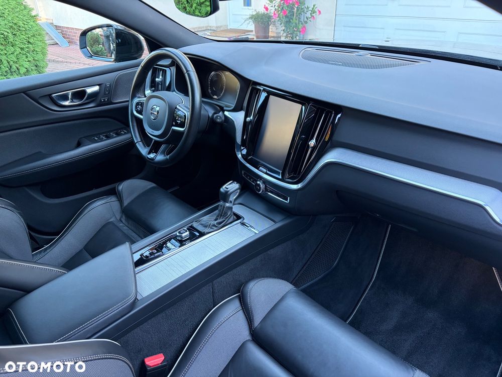 Volvo V60 D4 R-Design - 6