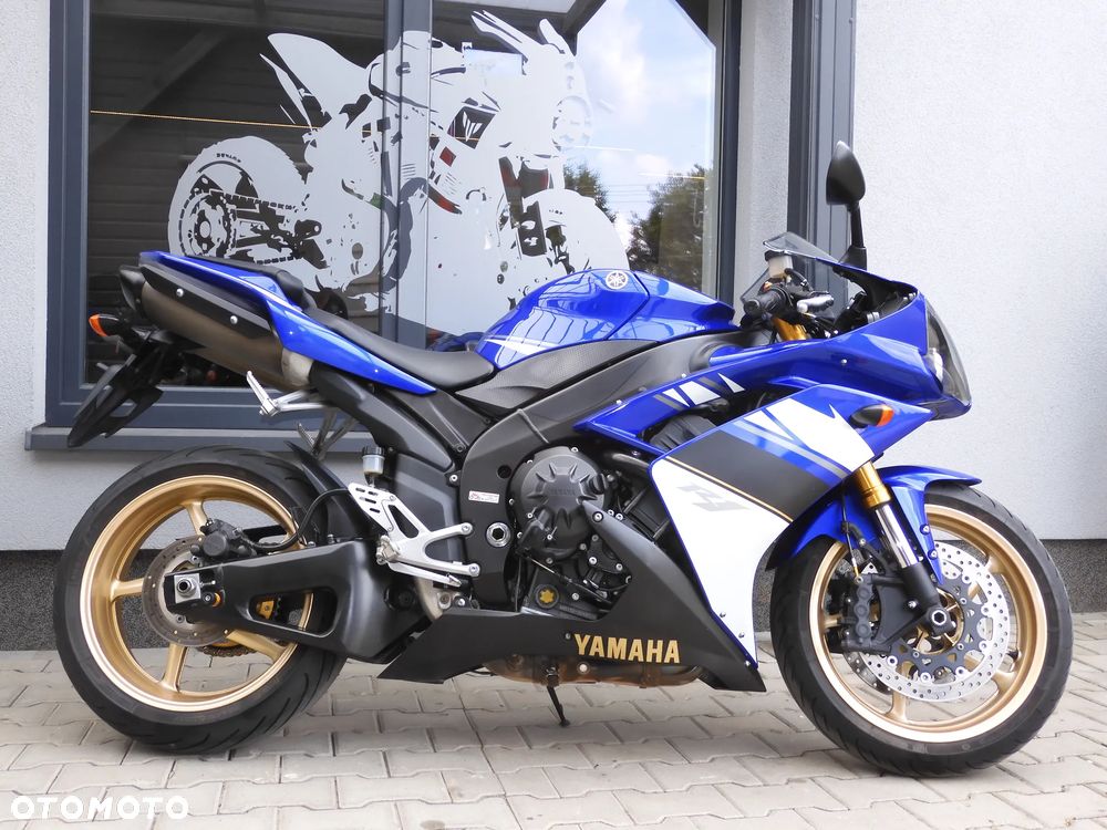 Yamaha R1 - 8