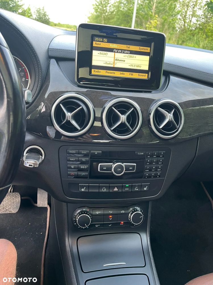 Mercedes-Benz Klasa B 200 7G-DCT Style - 16