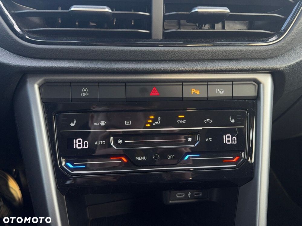 Volkswagen T-Roc - 23