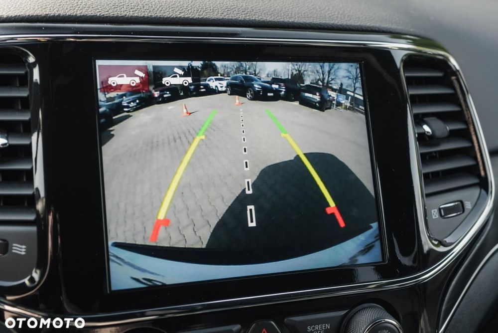 Jeep Grand Cherokee - 17