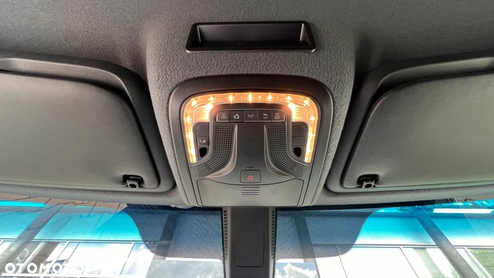 Mercedes-Benz Sprinter 319 CDI - 24