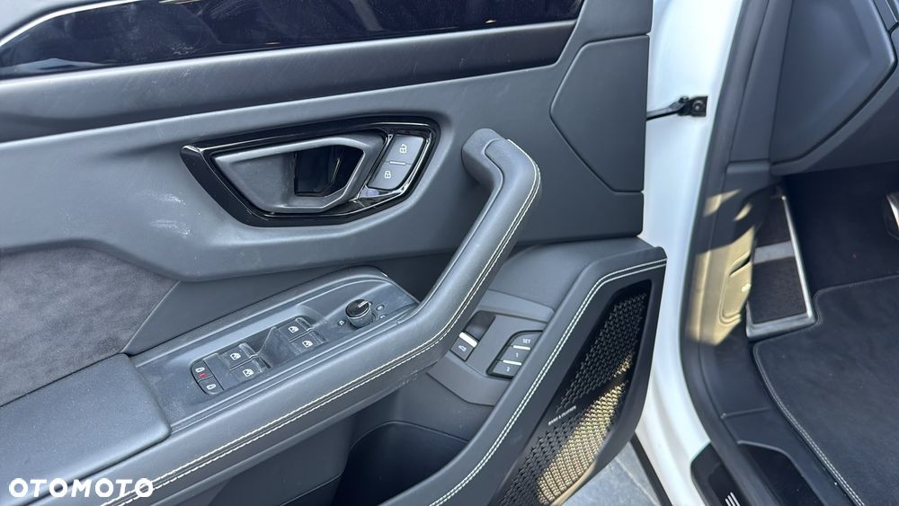 Lamborghini Urus - 24