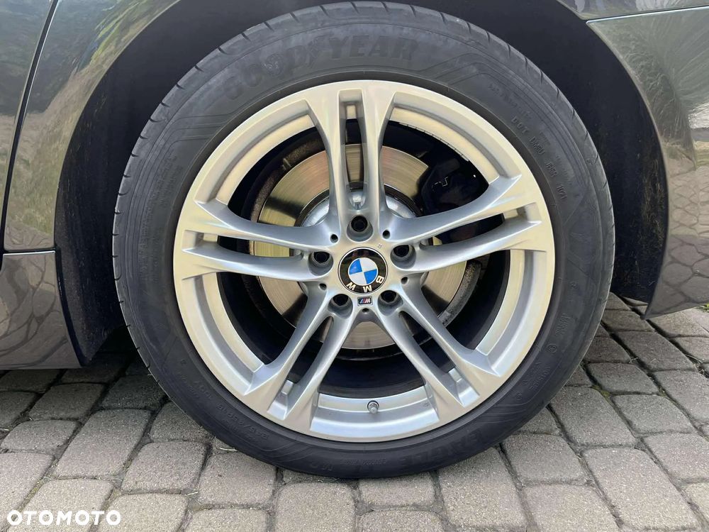 BMW Seria 5 528i xDrive Touring Sport-Aut - 10
