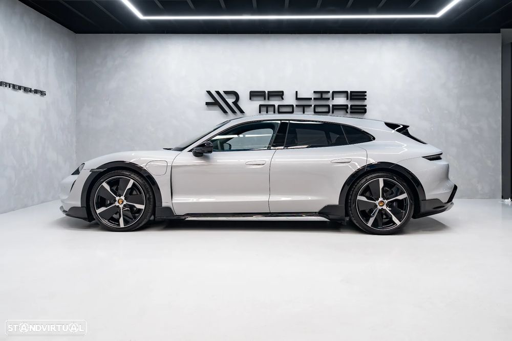 Porsche Taycan Cross Turismo 4 - 19