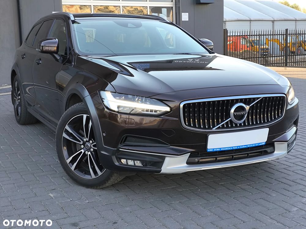 Volvo V90 Cross Country - 4