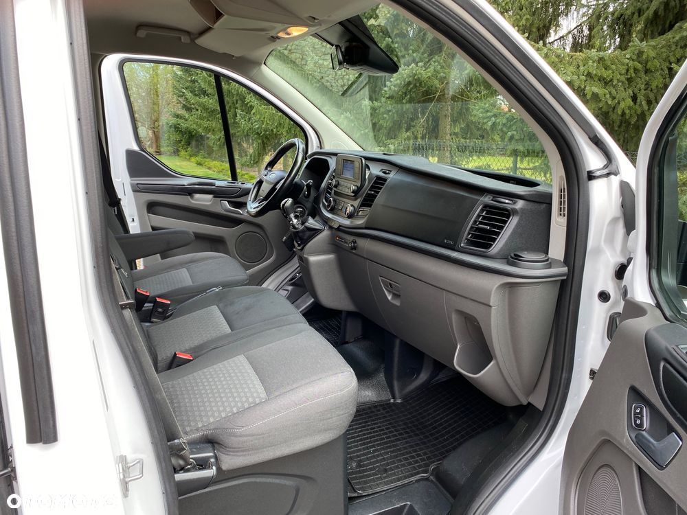 Ford TRANSIT CUSTOM - 17