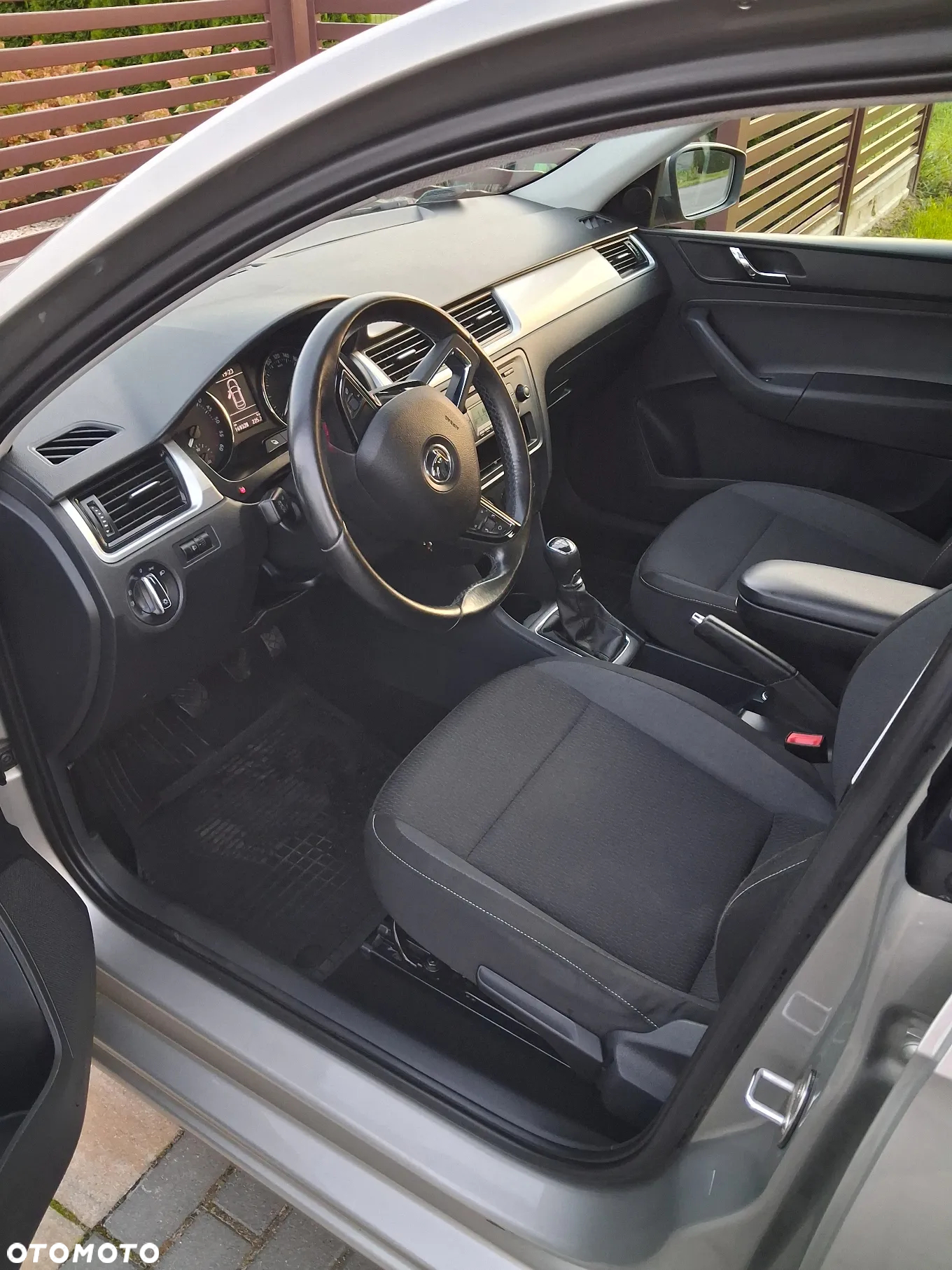 Skoda RAPID 1.6 TDI DPF Ambition - 4
