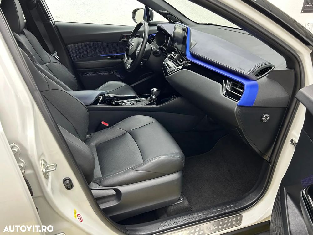 Toyota C-HR Hybrid Style Selection - 36
