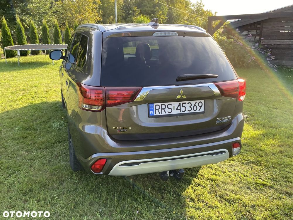 Mitsubishi Outlander - 10