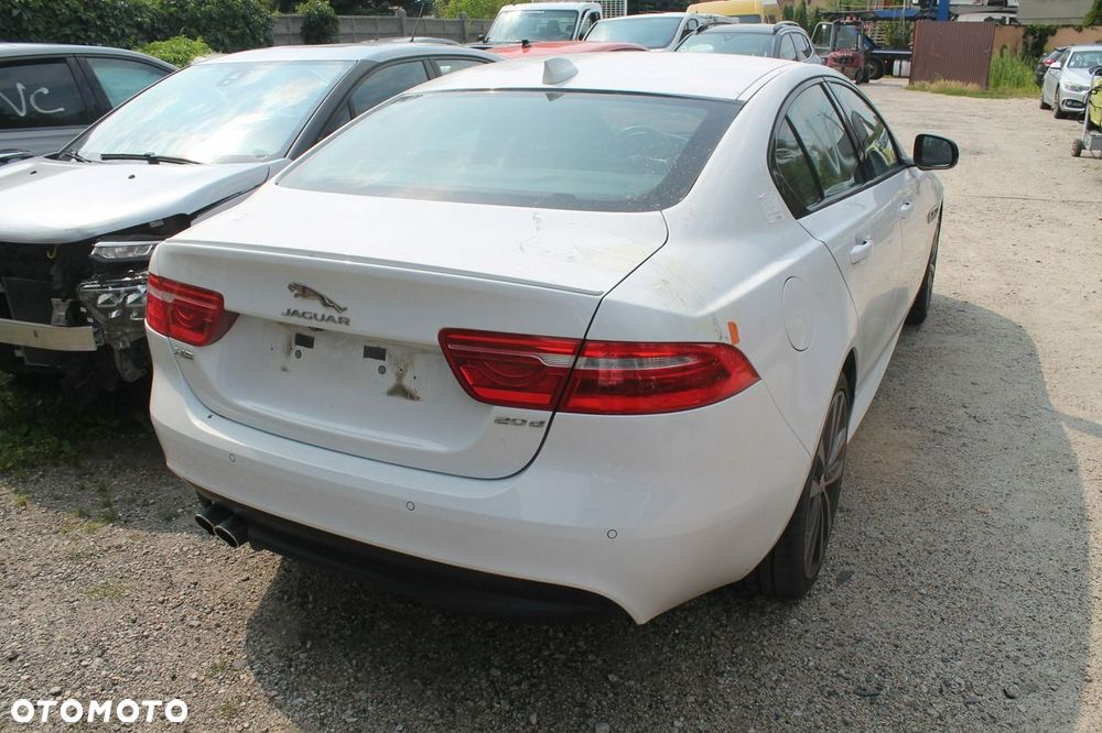 Jaguar XE - 3