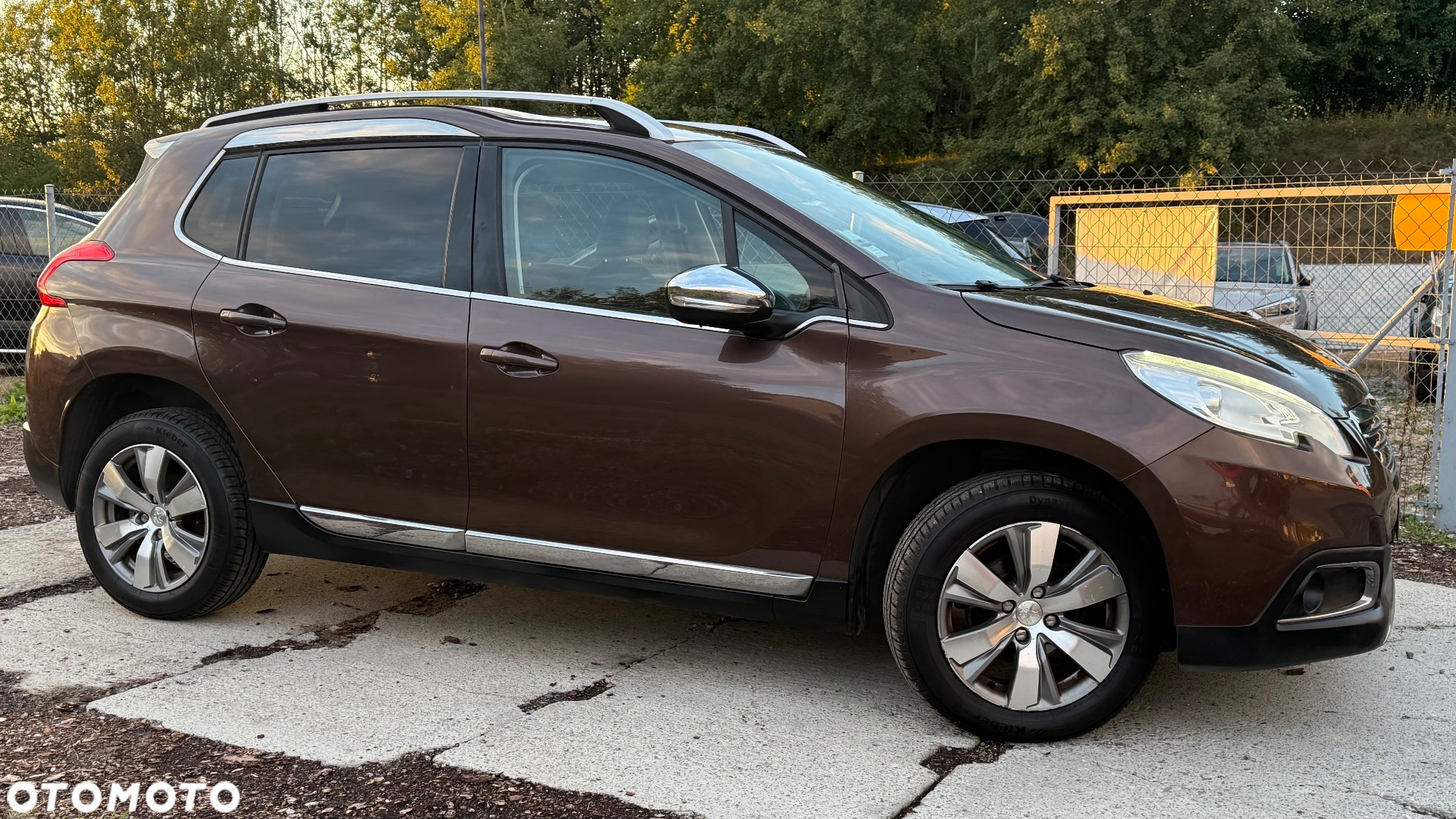 Peugeot 2008 1.6 e-HDi Allure S&S - 33