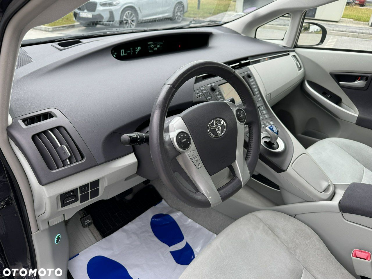 Toyota Prius 1.8 HSD Premium - 19