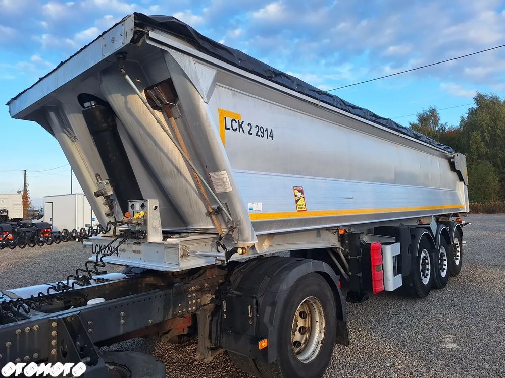 Benalu 28m3 / 2013 / 2 osie podnoszone / Import Francja - 4